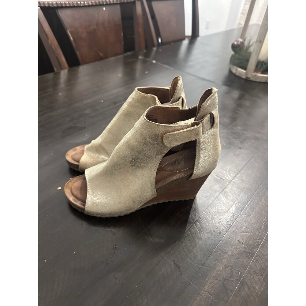 Diba True Wedge Shoes Sz 8.5 Memory Foam Insole Womens Shoes